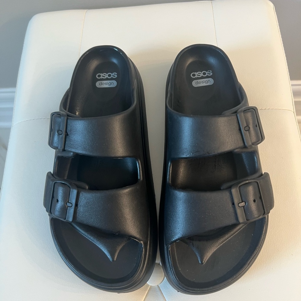 Black platform buckle molded sandals